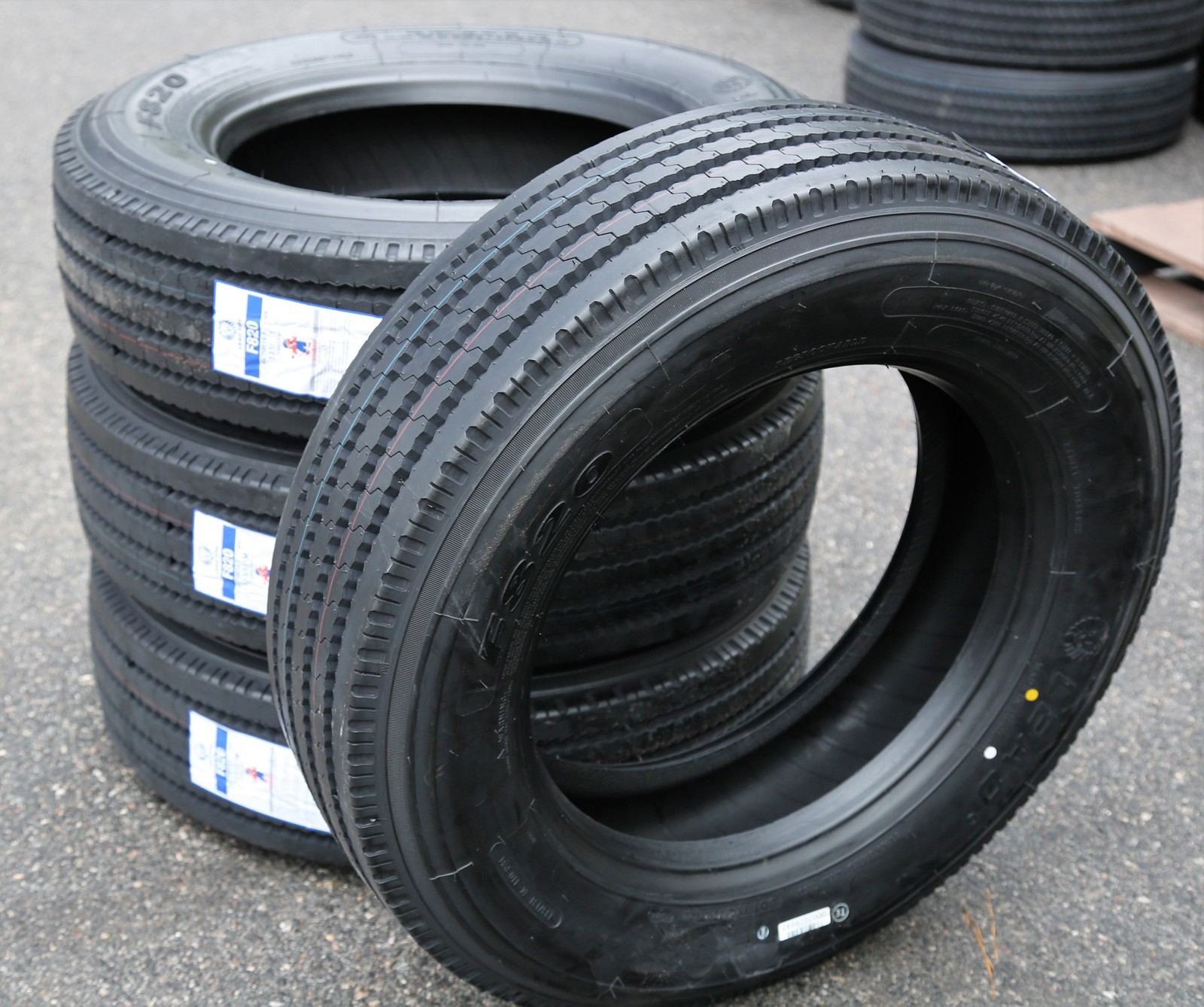 Leao F820 255/70R22.5 140/137M H 16 Ply (DC) All Position Commercial Tire
