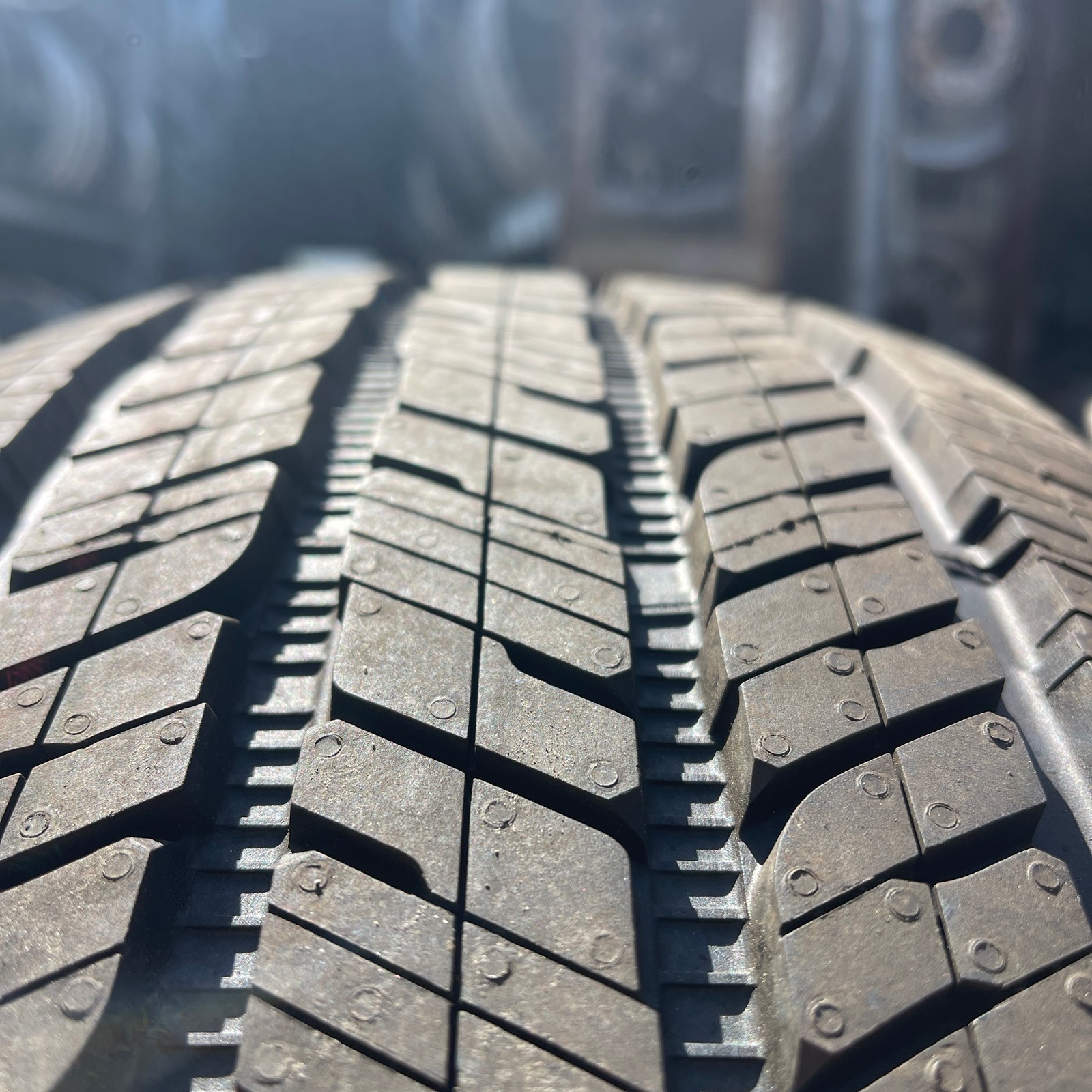 Bridgestone Dueler H/T Single 265/60/R20 112H Tire 2656020 265 60 20