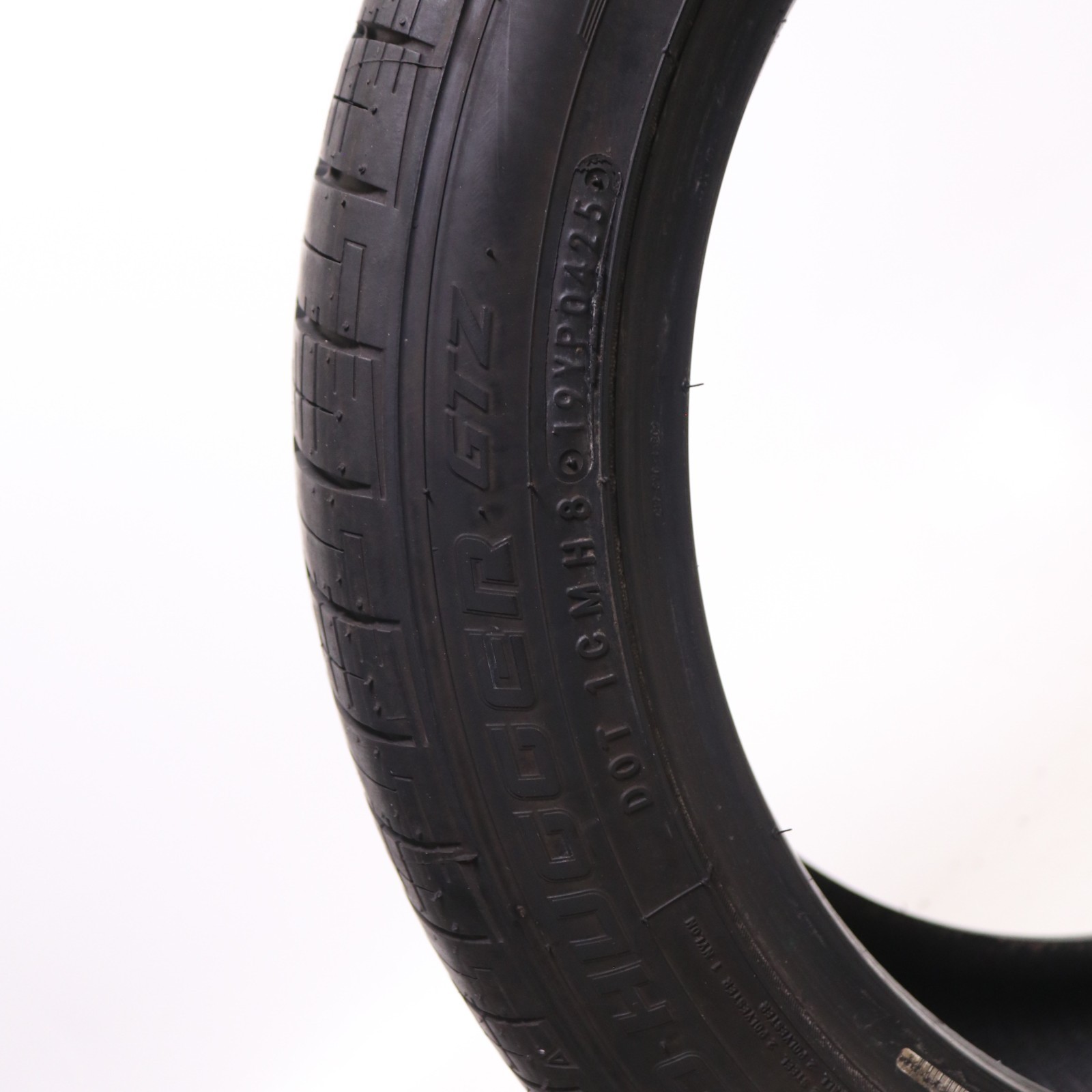 Set of 2 Used 225/45ZR17 Road Hugger GTZ – 94W – 9.5-10/32