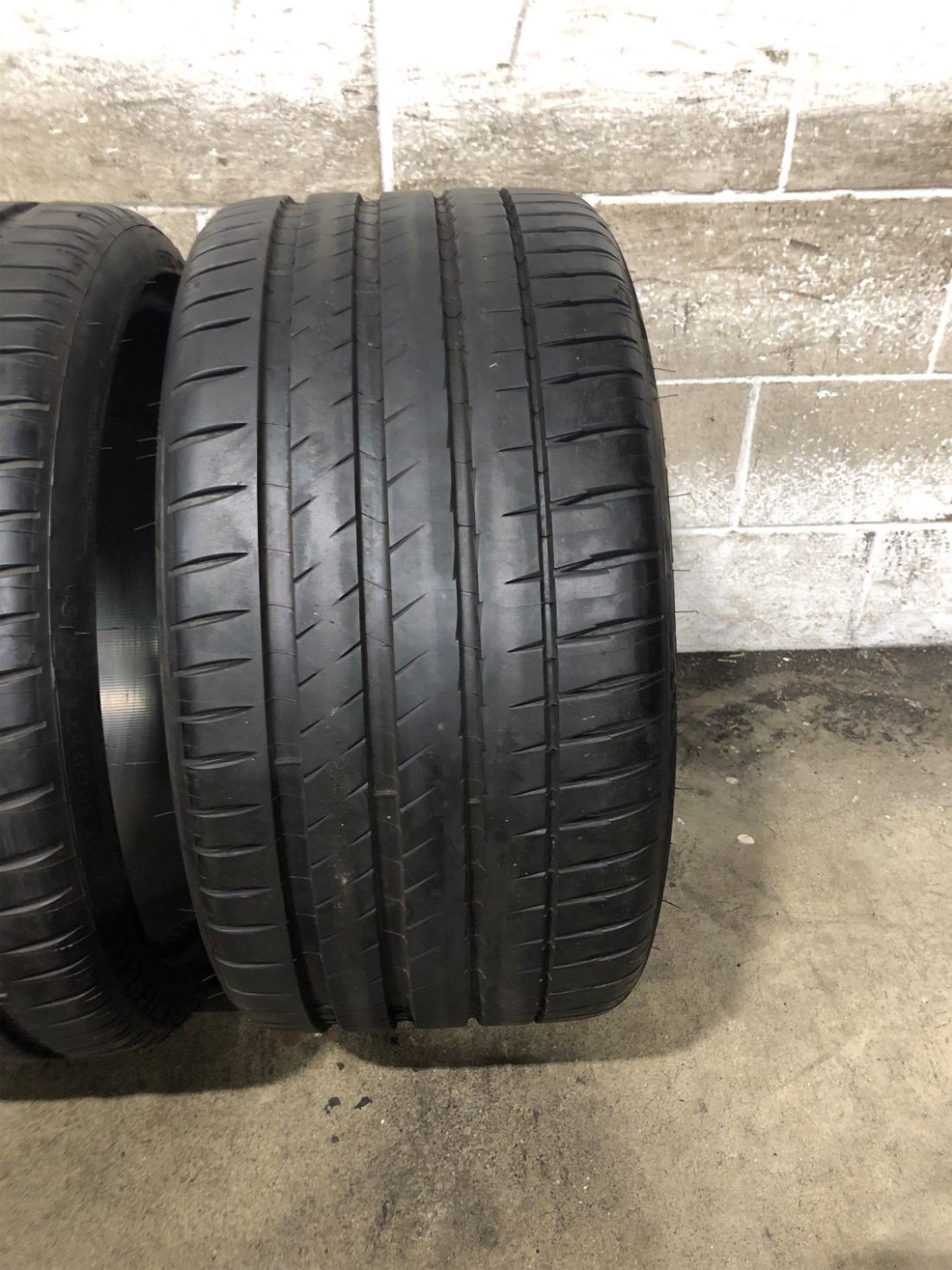 2x P305/30R21 Michelin Pilot Sport 4S MO1A 9/32 104 Y Used Tires 3053021