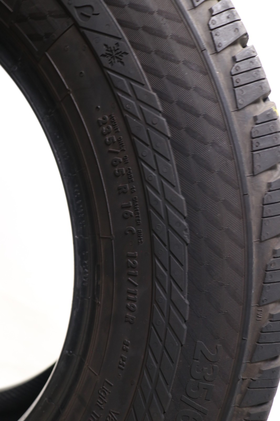Set of 2 Used 235/65R16C Continental VanContact A/S – 121/119R – 9.5-10.5/32