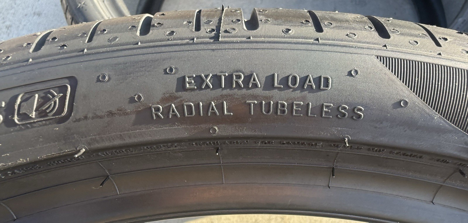 Set of TWO BRAND NEW 245/35R21 96Y Pirelli P Zero PZ4 MO-S PNCS Tires 2453521