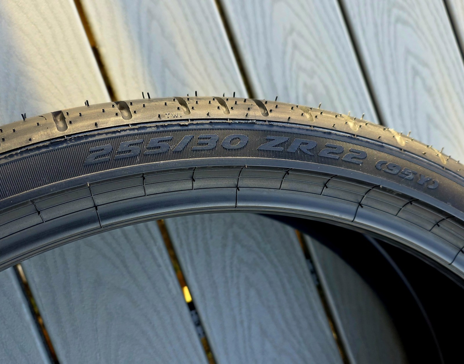 Pirelli P-ZERO PZ4 SPORT 255/30R22 95Y XL Ultra High Performance Tires 255 30 22