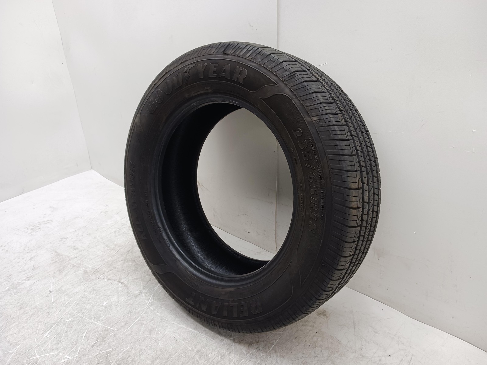 2015-2025 Infiniti QX60 Tire GoodYear Reliant All-Season 235/65 R18 OEM