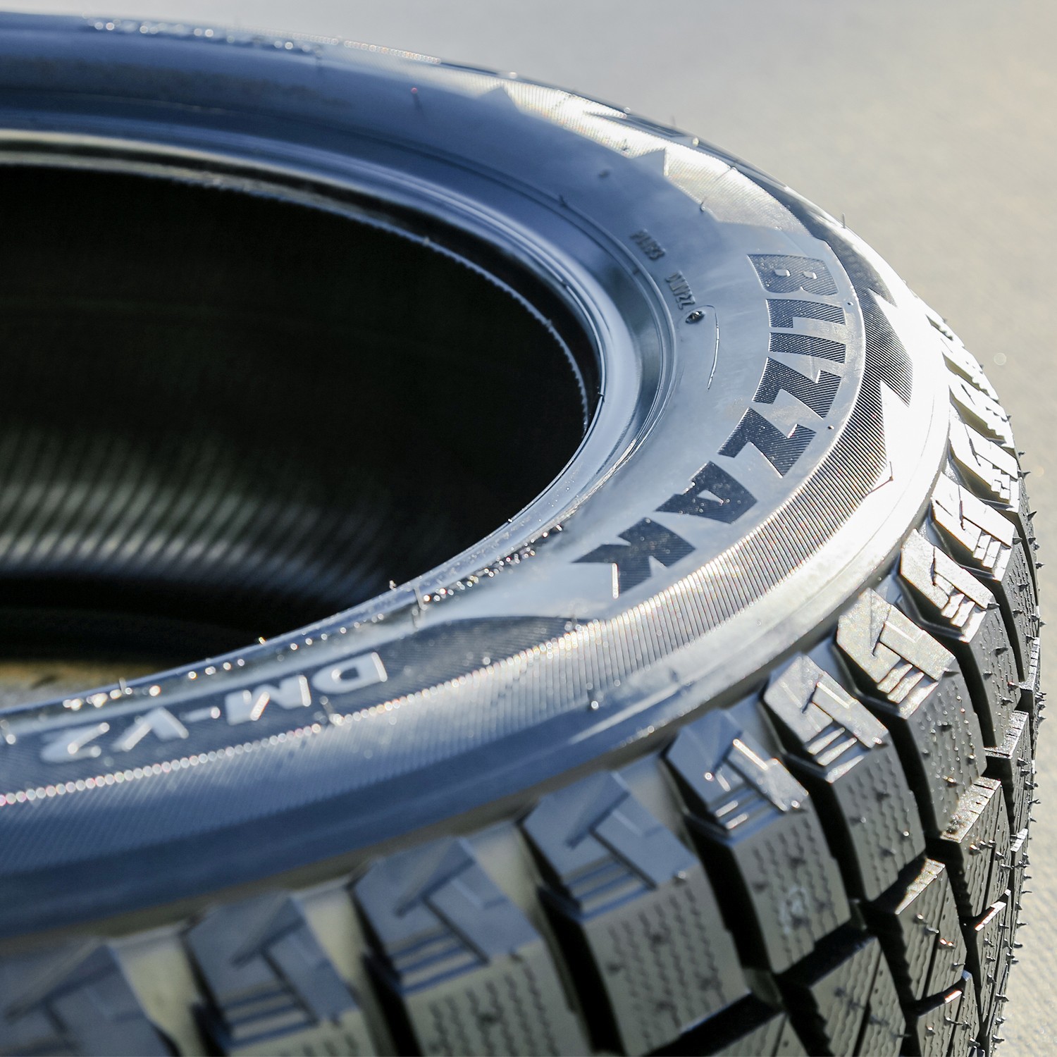 4 Tires Bridgestone Blizzak DM-V2 265/70R16 112R (Studless) Winter TakeOff