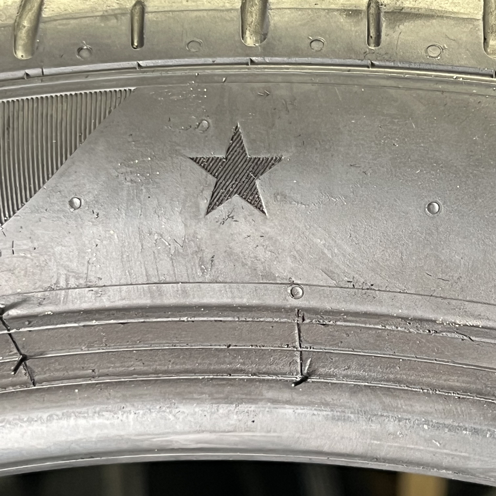 1 Tire Likenew Pirelli P Zero PZ4 BMW PNCS 255/40R21 102Y DOT.1323 NO Patch