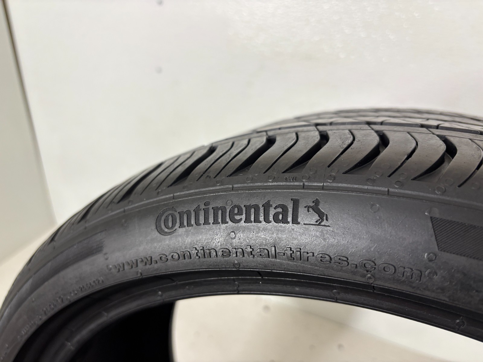 1 Tire 235 35 19 Continental ProContact RX Run Flat (8.20/32=90% Tread Left) 91V
