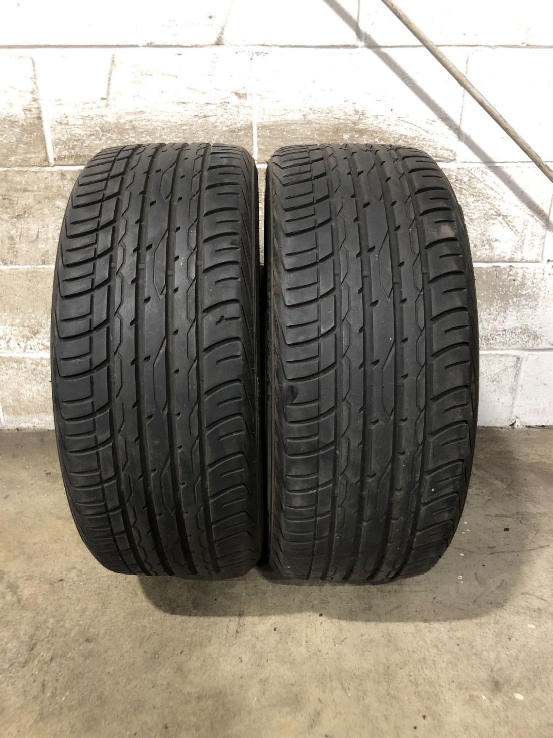 2x P245/40R19 Advanta HP Z-01 7/32 98 W Used Tires 2454019