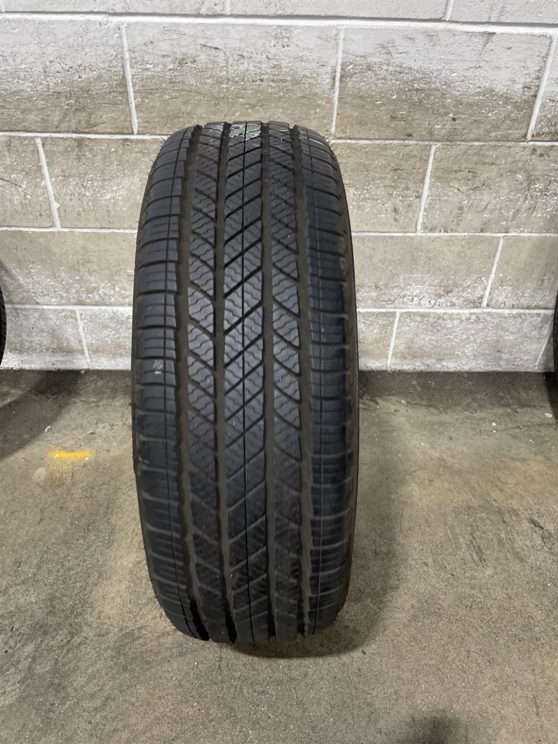 1x P235/55R20 Bridgestone Alenza AS Ultra 9/32 102 V Used Tire 2355520