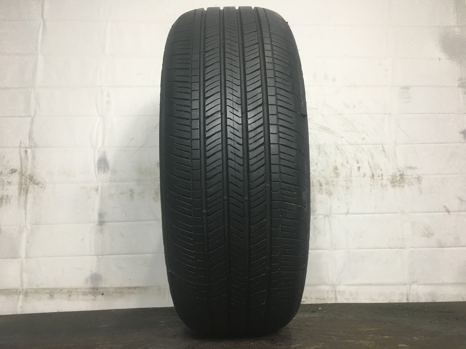 [1] Goodyear Eagle Touring P235/55R20 235 55 20 Tire 7.0-7.5/32