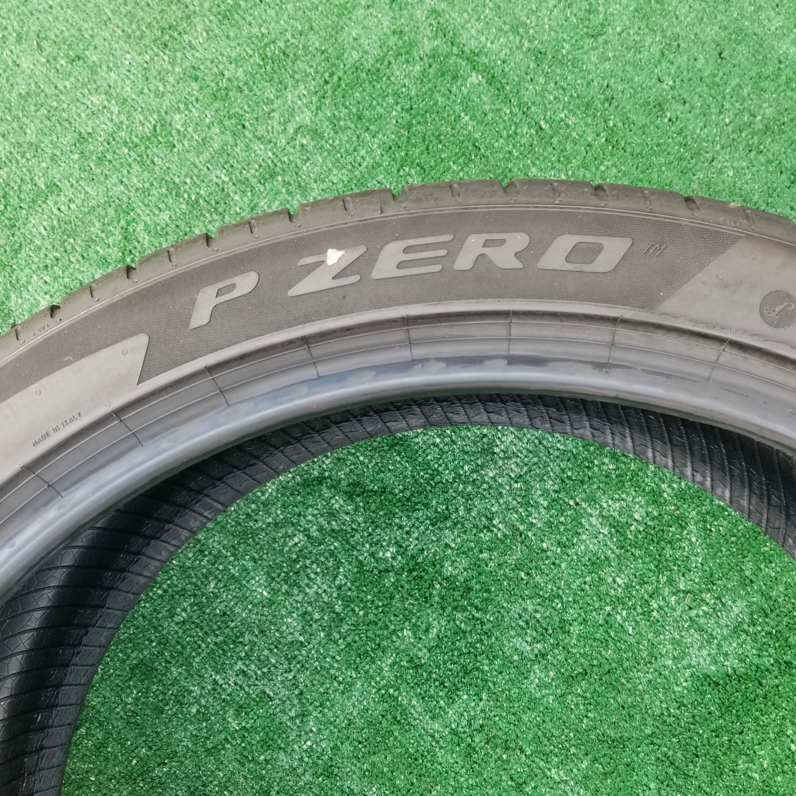 285/35R23 Pirelli P Zero PZ5 Elect Tire L1 Lamborghini Urus SE 285/35ZR23 100%