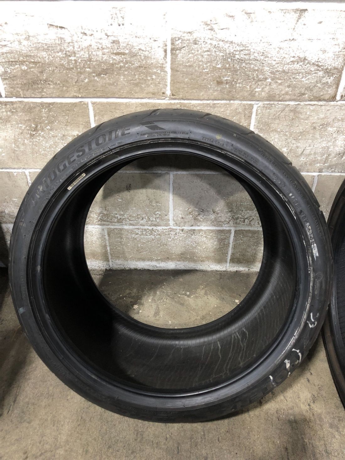 1x P305/30R19 Bridgestone Potenza RE-71R 7/32 102 W Used Tire 3053019
