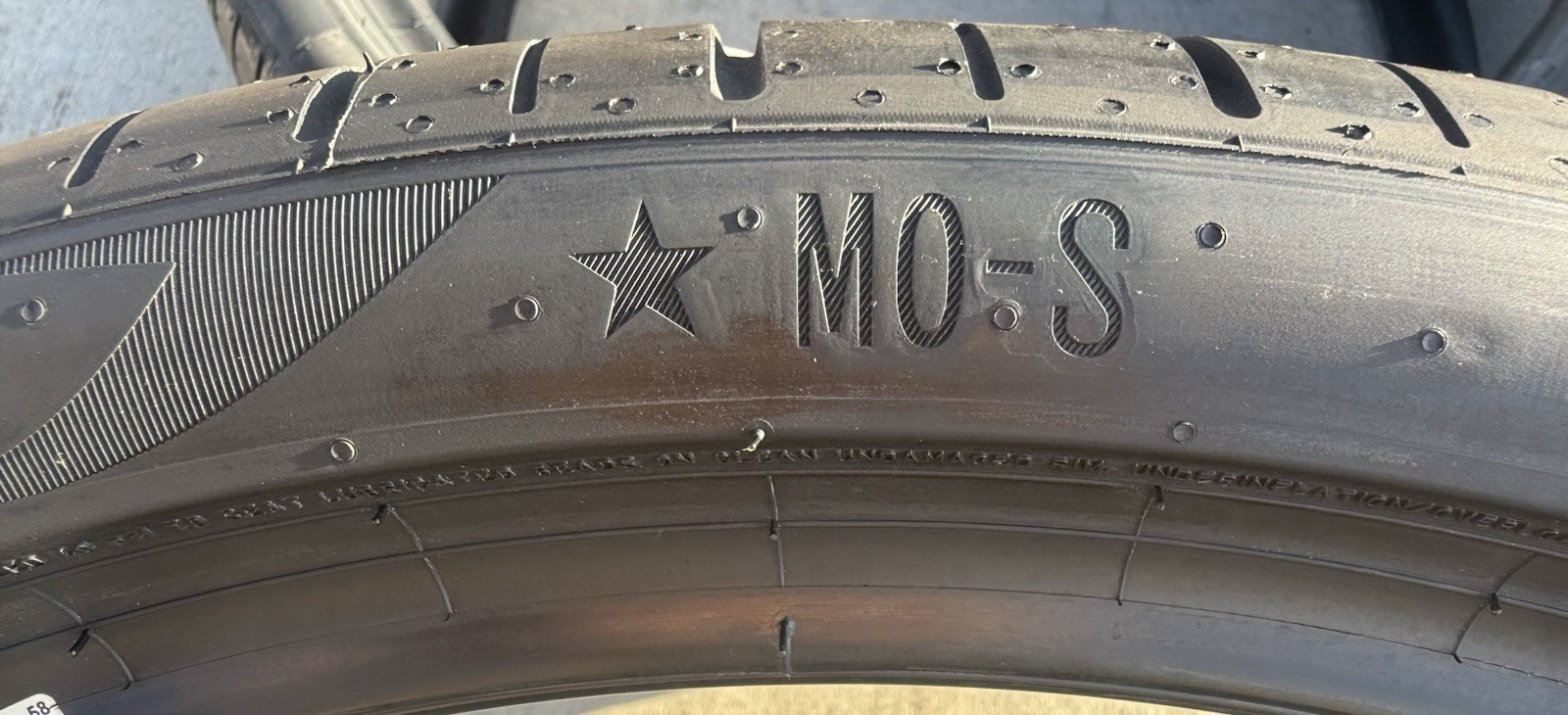 Set of TWO BRAND NEW 245/35R21 96Y Pirelli P Zero PZ4 MO-S PNCS Tires 2453521