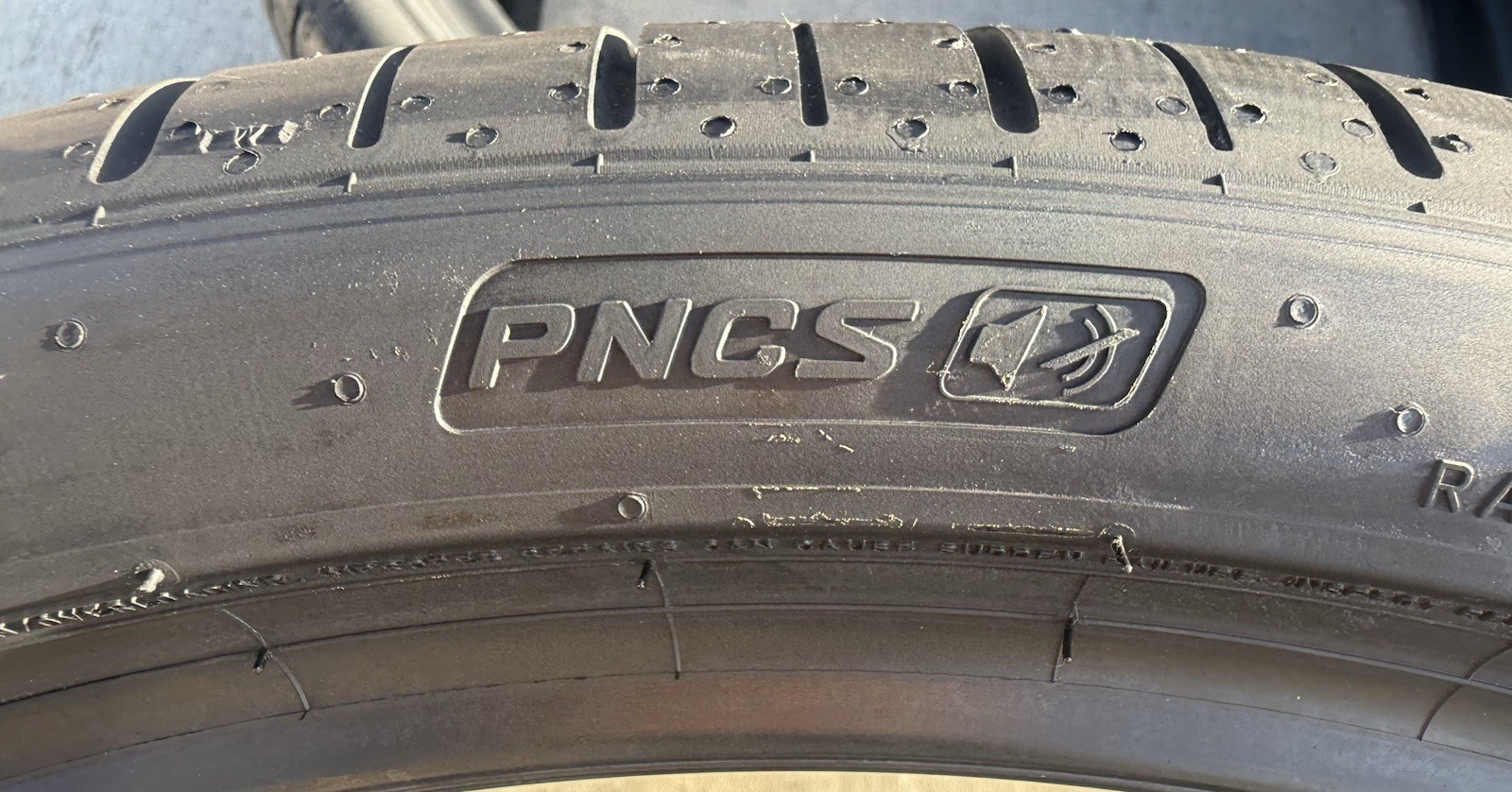 Set of TWO BRAND NEW 245/35R21 96Y Pirelli P Zero PZ4 MO-S PNCS Tires 2453521