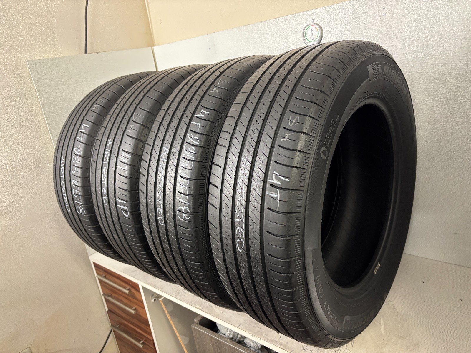 NO SHIPPING ONLY LOCAL PICK UP Set 4 Tires 235 65 18 Michelin Primacy Tour A/S