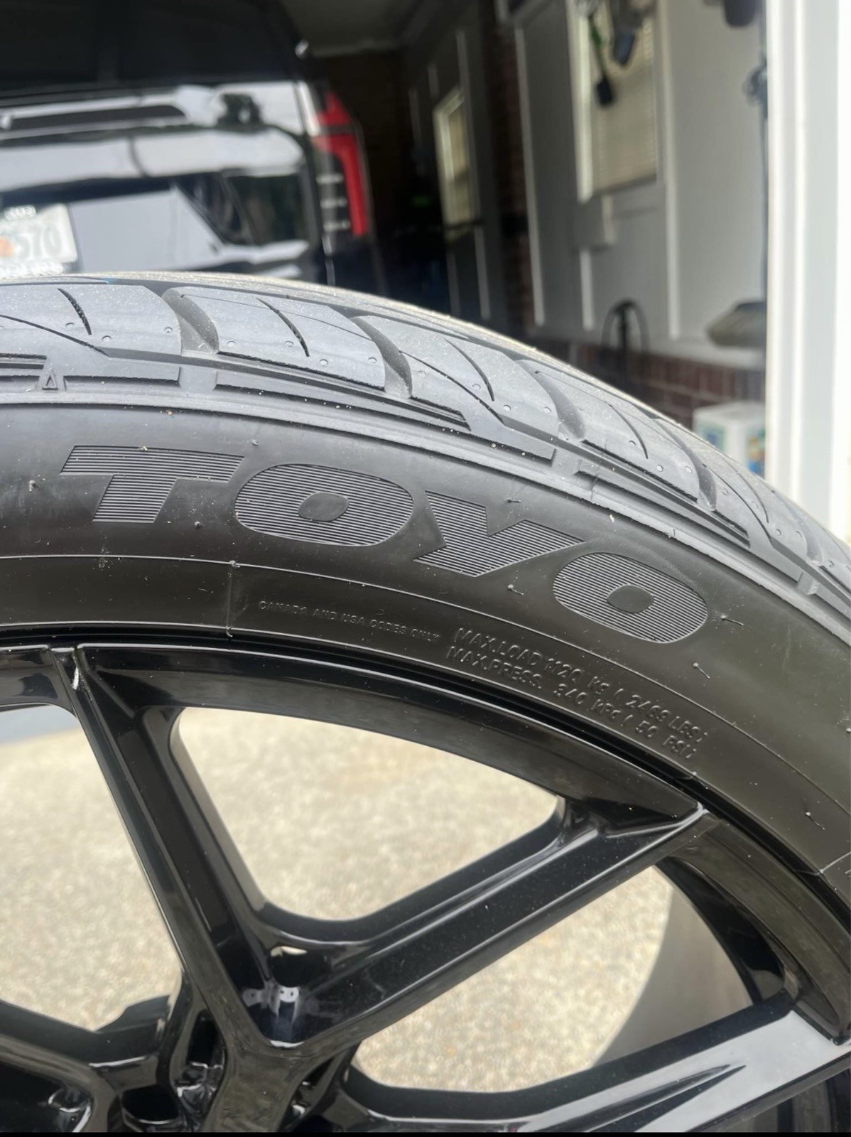 ONE Vossen HF6-4 24×10 6×139.7 6×5.5 Toyo Tire 285/40/24 Almost new 99% tread