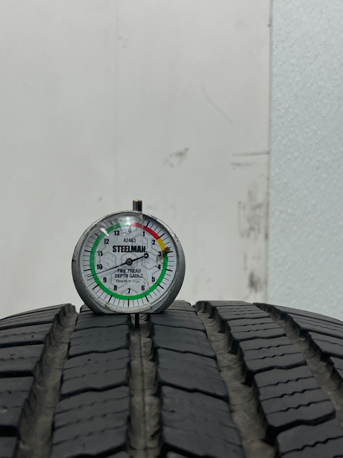 1 Used P235/65R17 Michelin Defender LTX MS 104 T – 10/32