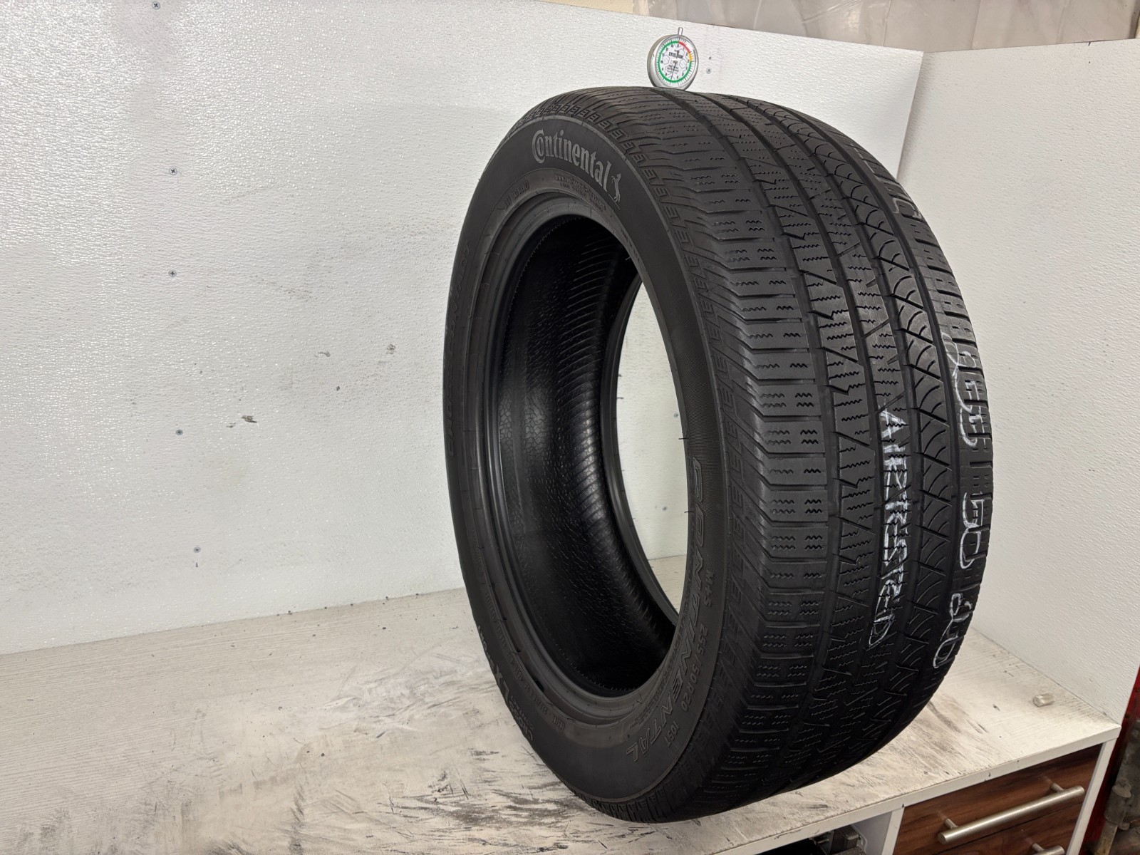 1 Tire 255 50 20 Continental CrossContact LX Sport (6.00-7.00/32=66-77% Tread)