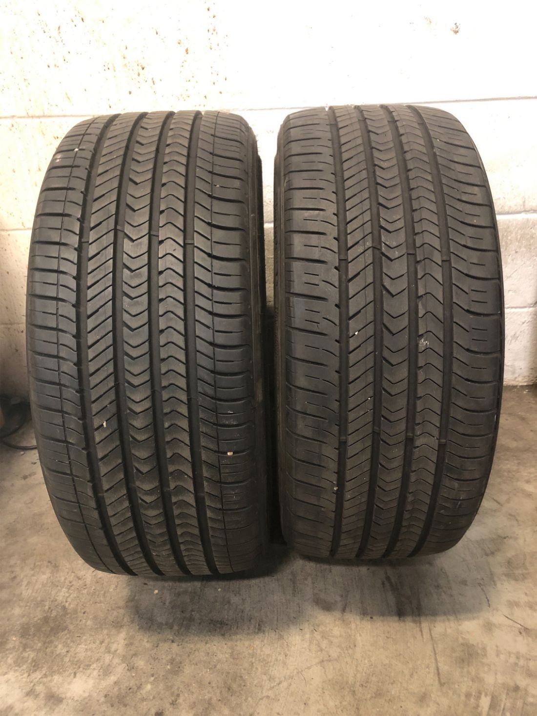 2x P235/40R18 Goodyear Eagle Sport All-Season 8/32 91 W Used Tires 2354018
