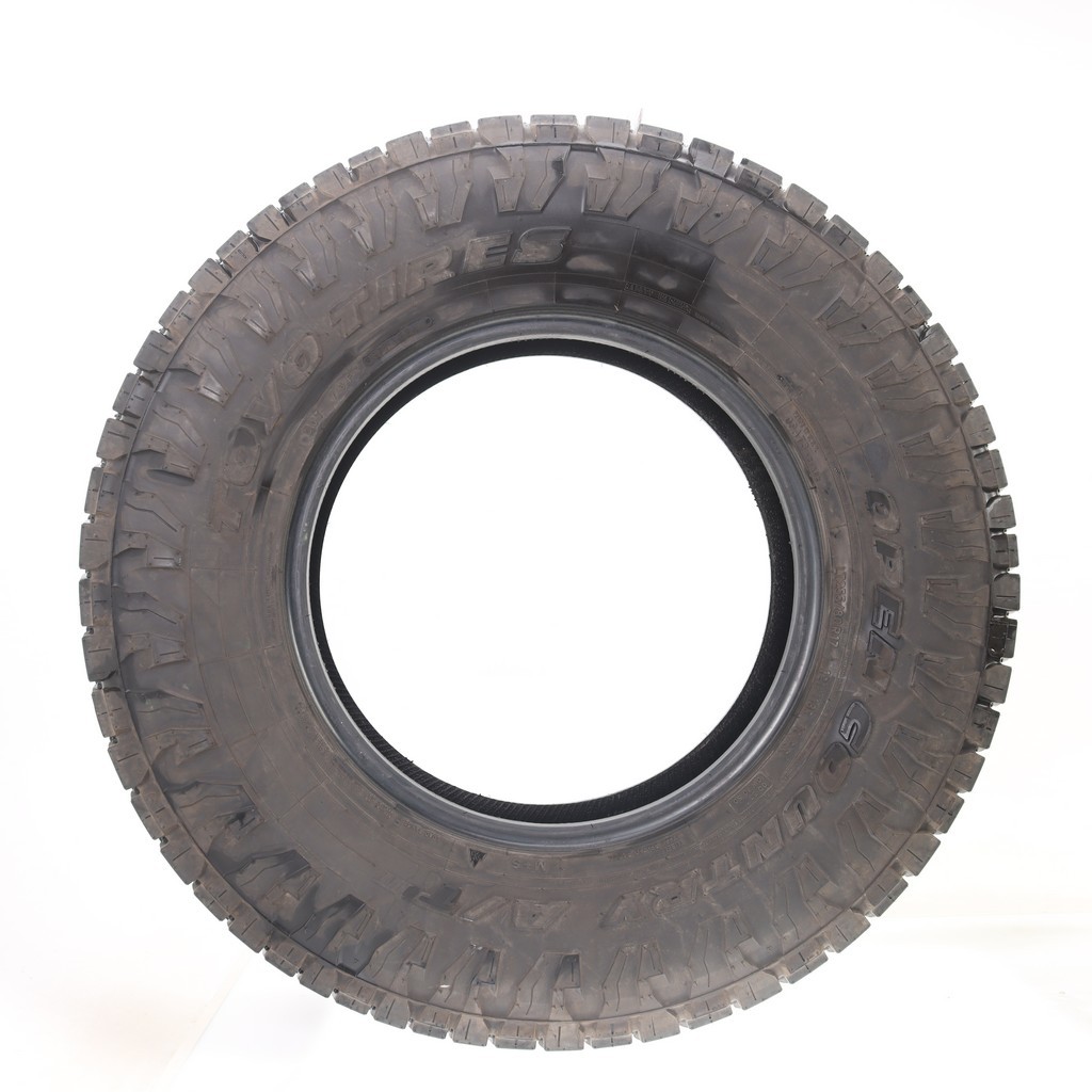 Used LT 255/80R17 Toyo Open Country A/T III 121/118R – 11.5/32