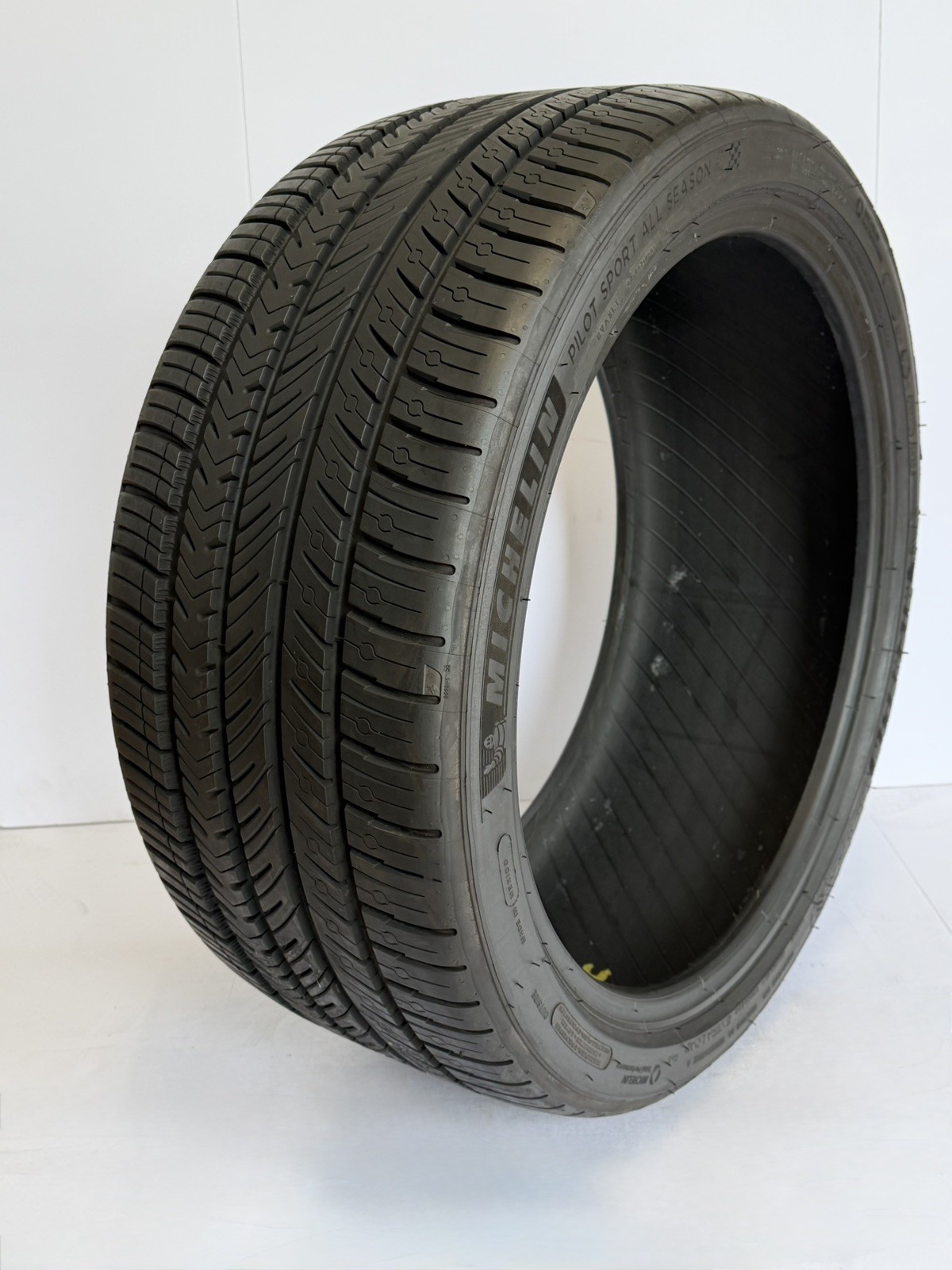 255/35ZR20 97Y Michelin Pilot Sport All Season 4 10/32 DOT 1525 2553520