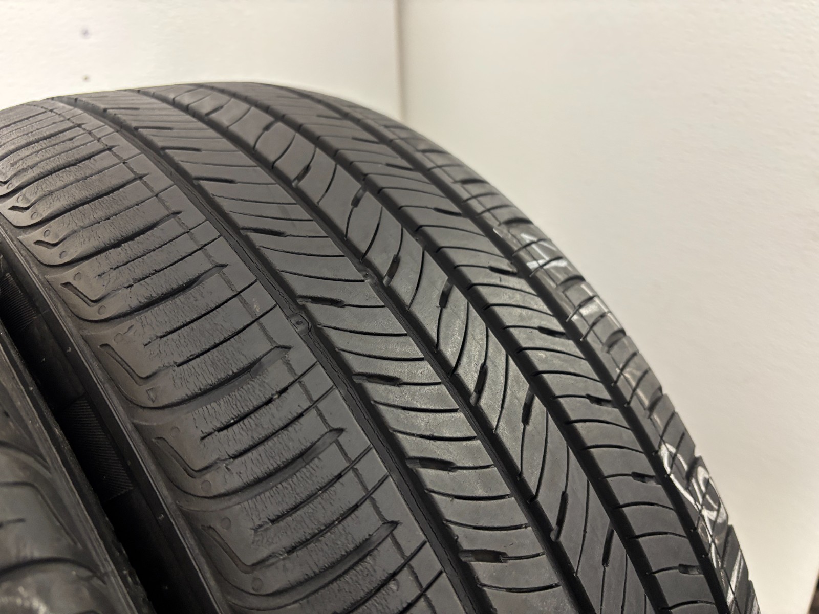 NO SHIPPING ONLY LOCAL PICK UP Set 4 Tires 215 55 17 Kumho Solus TA31
