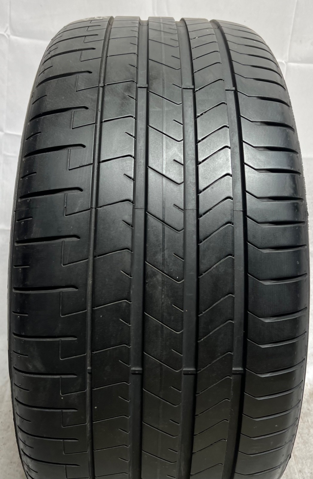 1 – NICE 285/35R21 XL (105Y) Pirelli P Zero PZ4 (*) BMW OEM – 4046