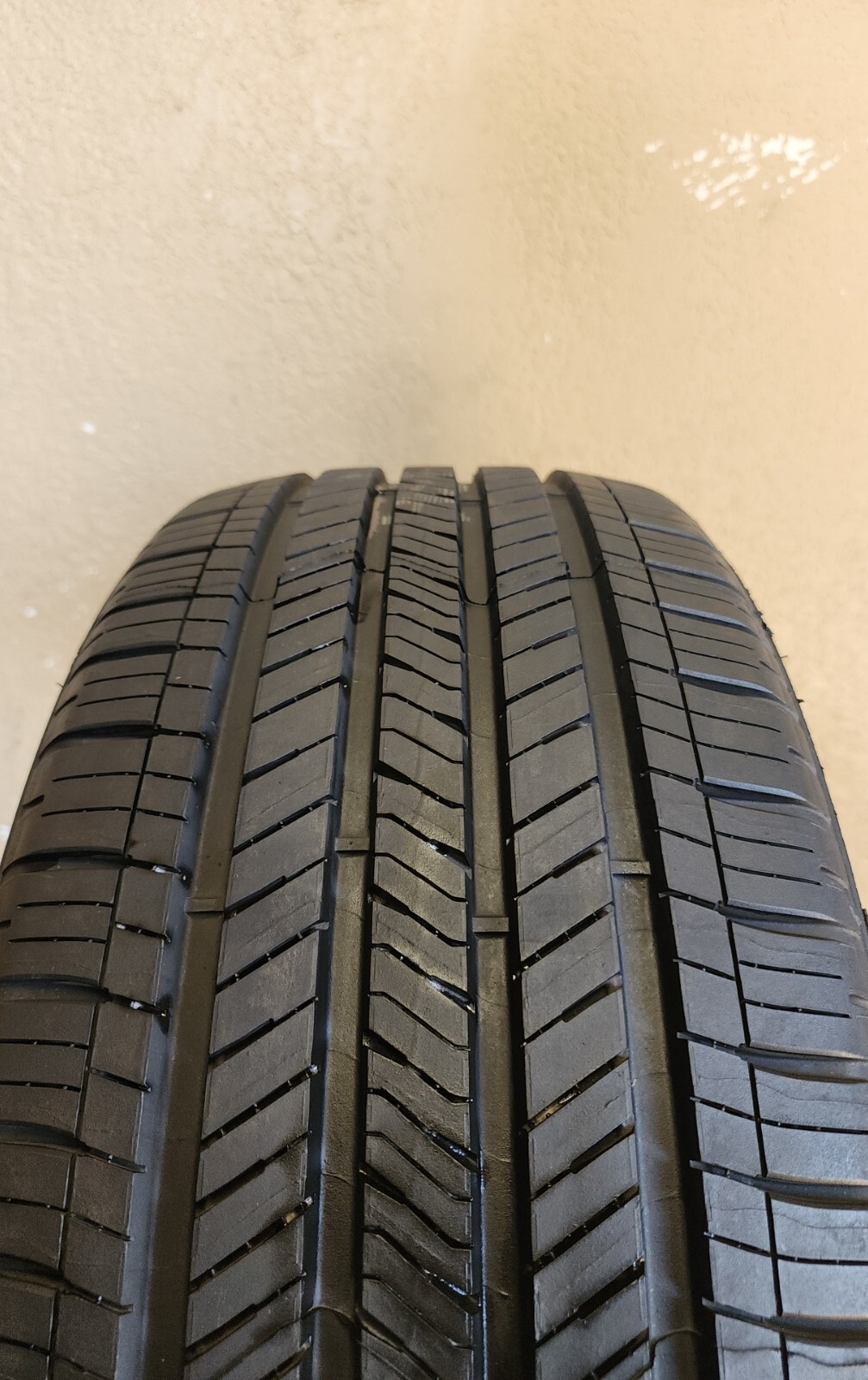 Like New 245/45R19 98W Goodyear Eagle Touring 9.5/32 DOT 2121 2454519