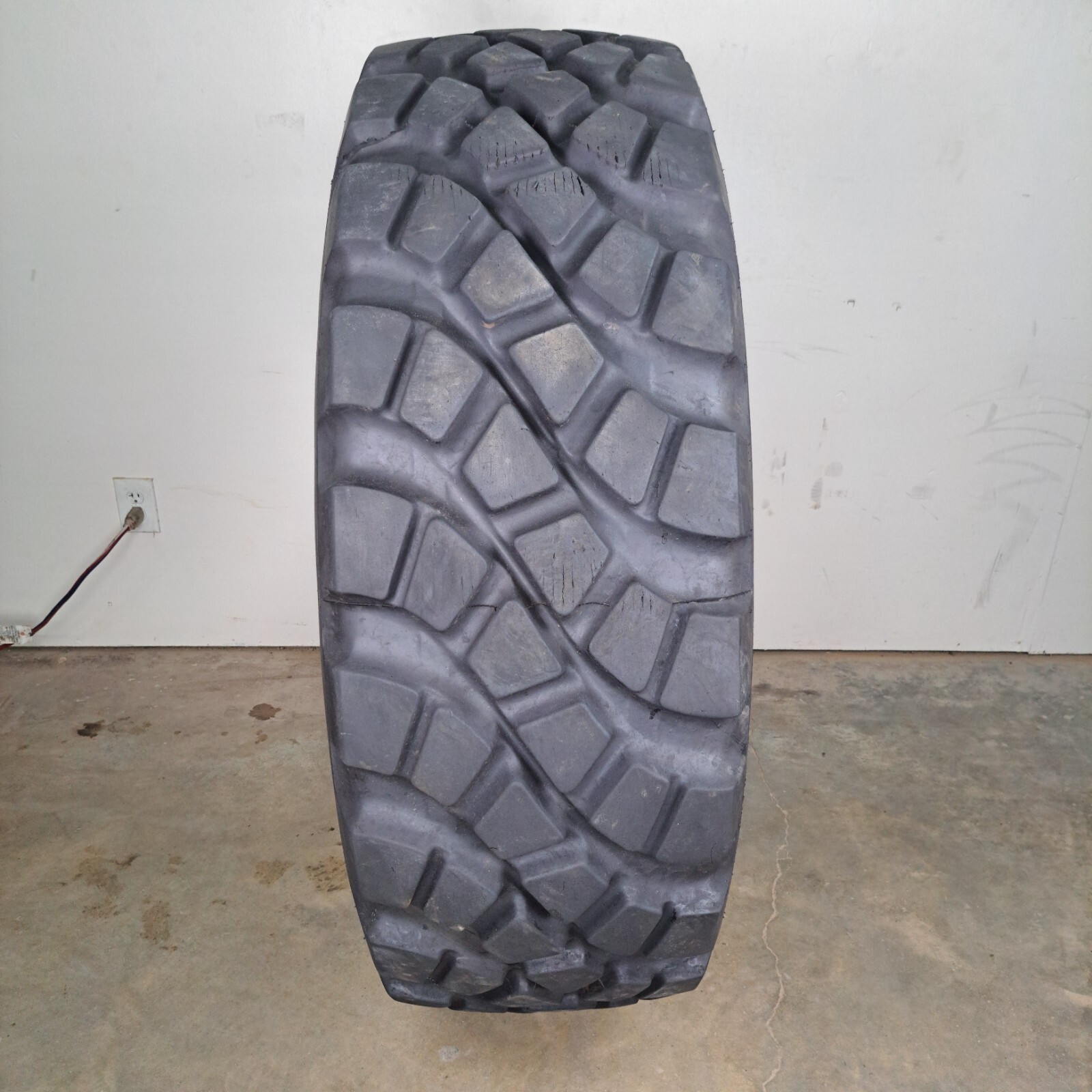 16.00R20 GoodYear AT/3A *Nice Used* 85%+ DOT 2016+
