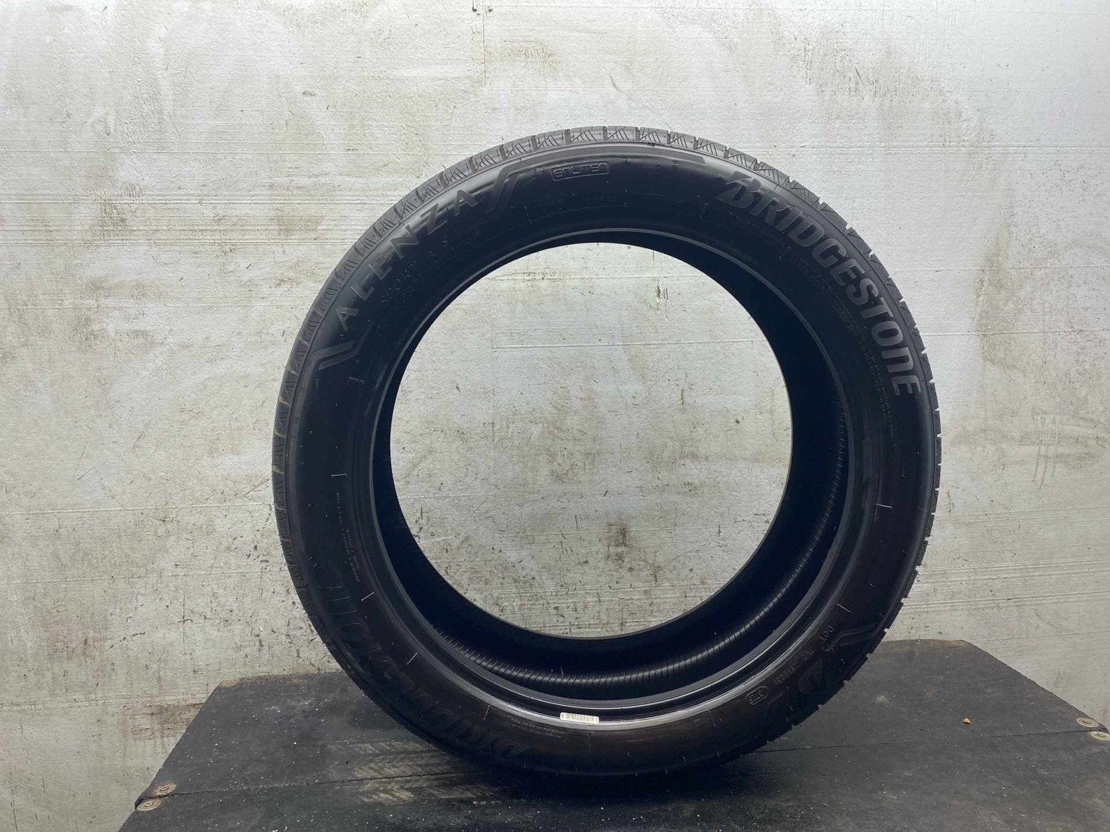 BRIDGESTONE ALENZA 235/50R21 TIRE DOT (3725) 932NDS *PROFESSIONAL PATCH*