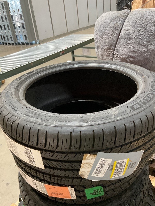Michelin Pilot Sport AS 4 245/45ZR19 Tire