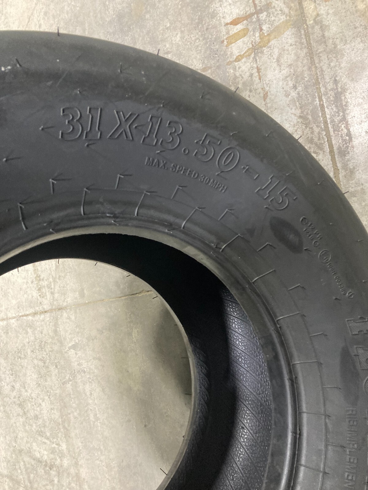 New Tire 31 13.50 15 BKT Rib Implement 12 ply Tubeless HF1 Baler 31×13.50-15