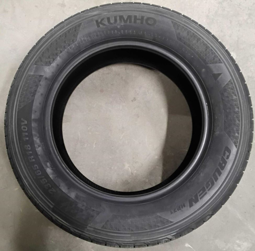 NOS 235/65R18 110V Kuhmo Crugen HP71 Tire 235 65 18 DOT 1525 11/32 Tread