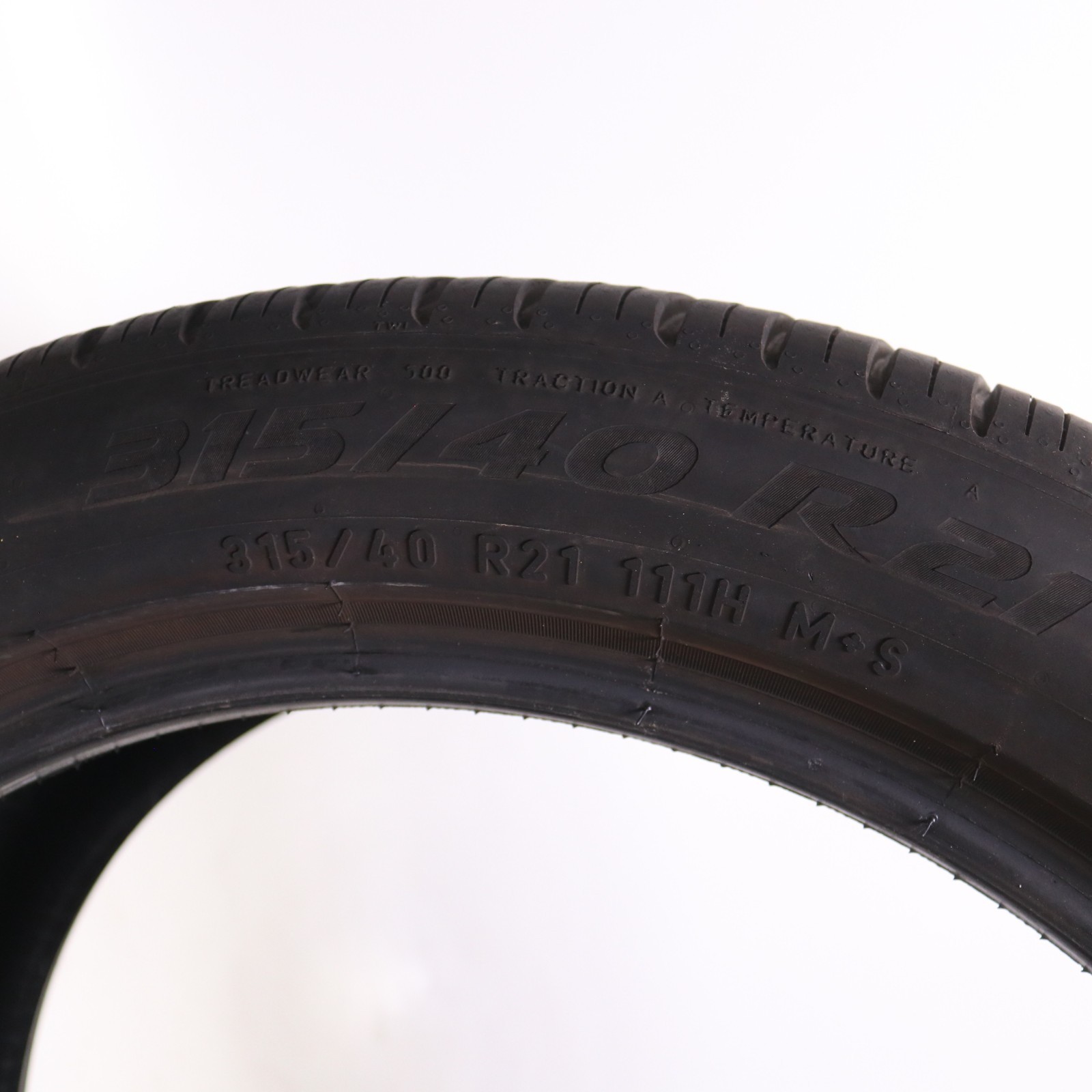 Set of 2 Used 315/40R21 Pirelli Scorpion Zero All Season MO – 111H – 6.5-7/32