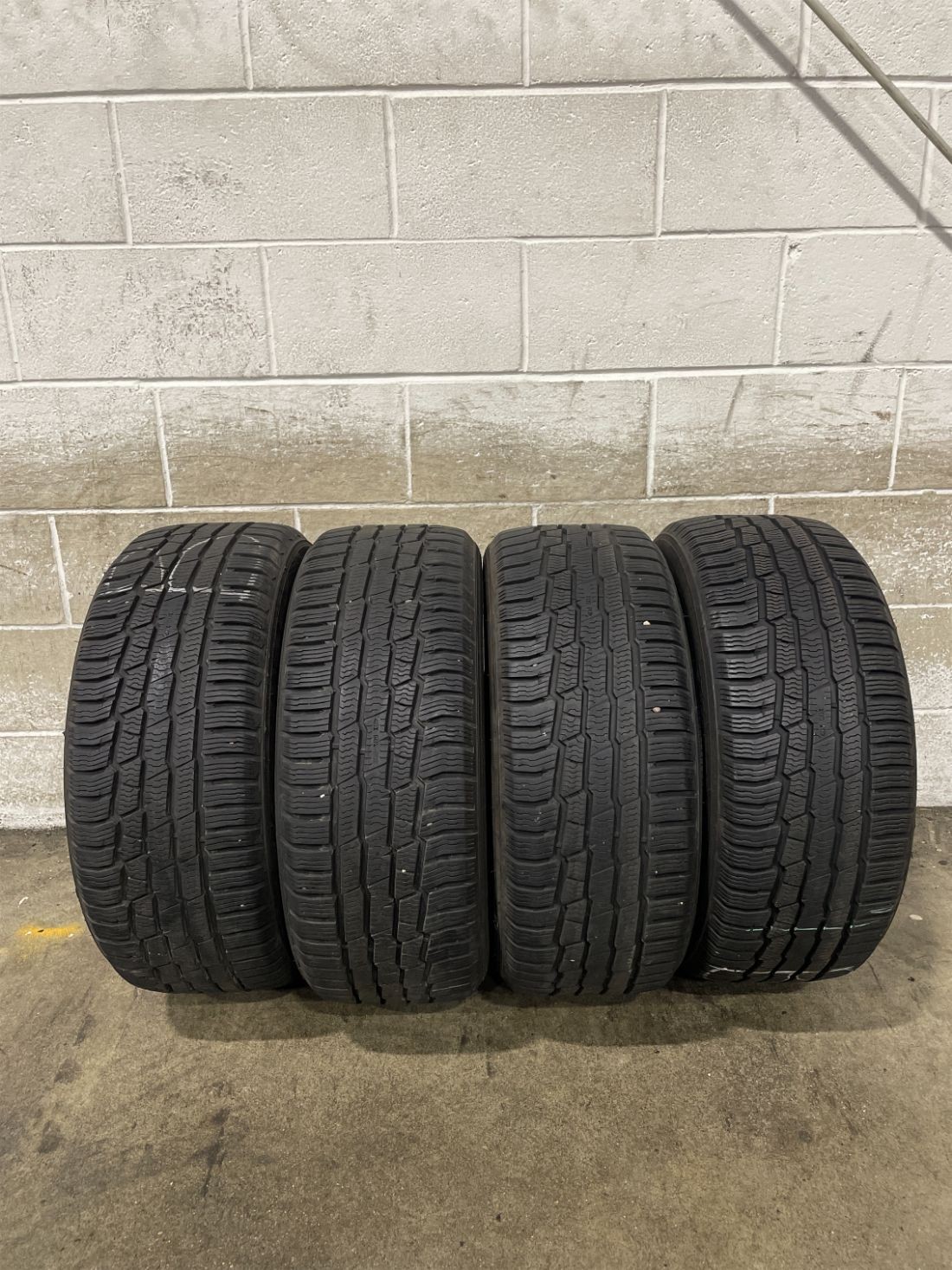 4x P225/50R17 Nokian Encompass AW 01 10/32 98 V Used Tires 2255017