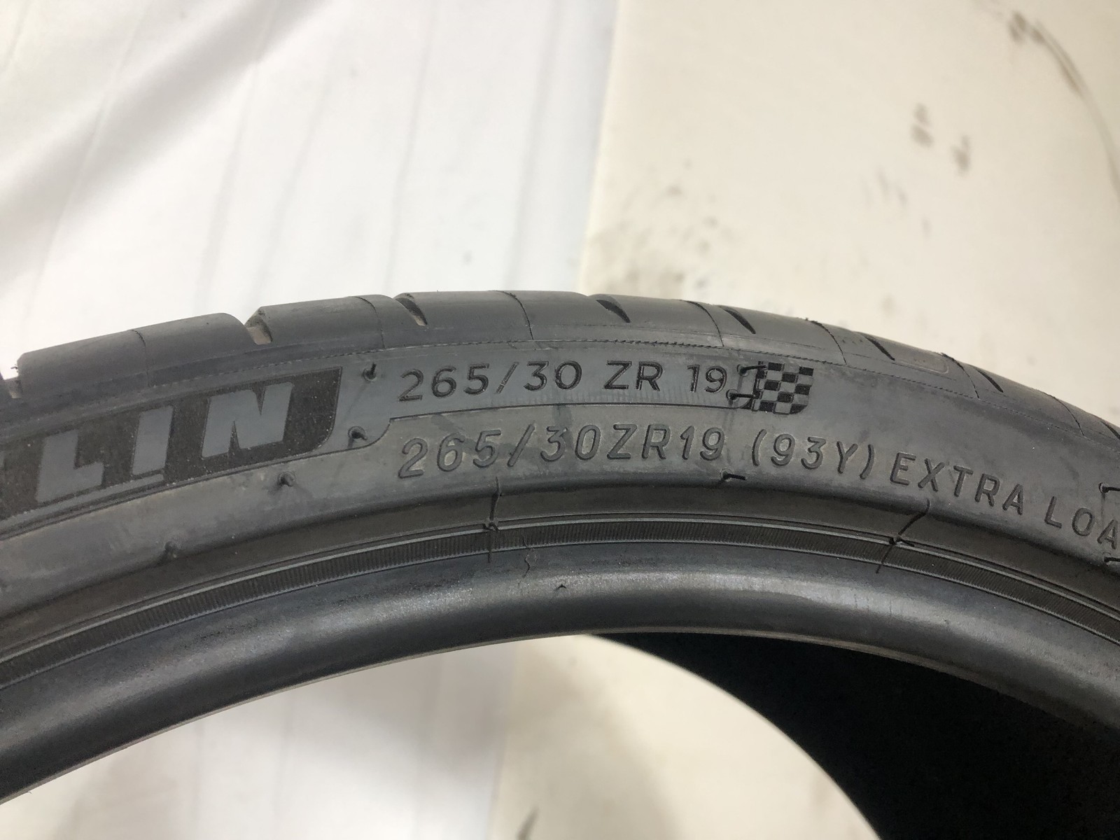 [1] Michelin Pilot Sport 4S P265/30ZR19 265 30 19 Tire – Driven Once