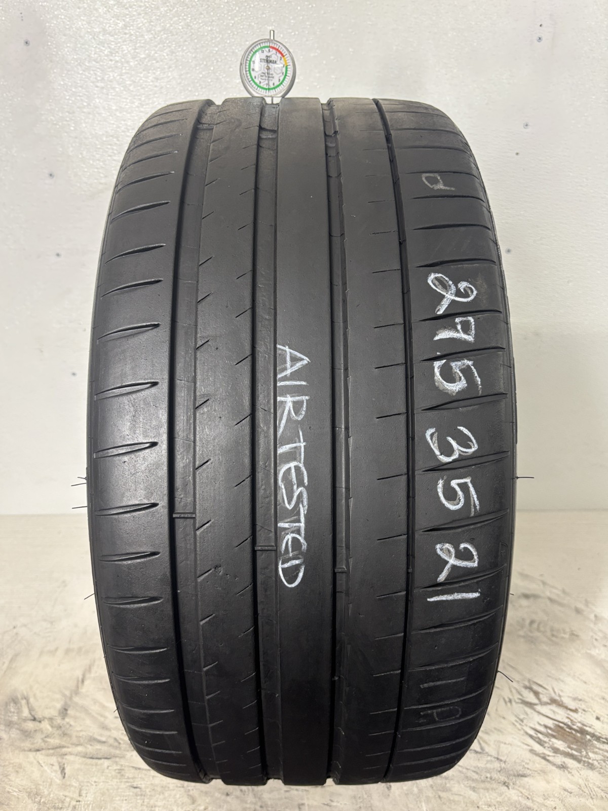 1 Tire 295 35 21 Michelin Pilot Sport 4S star (6.80/32 = 85% Tread Left) 107Y