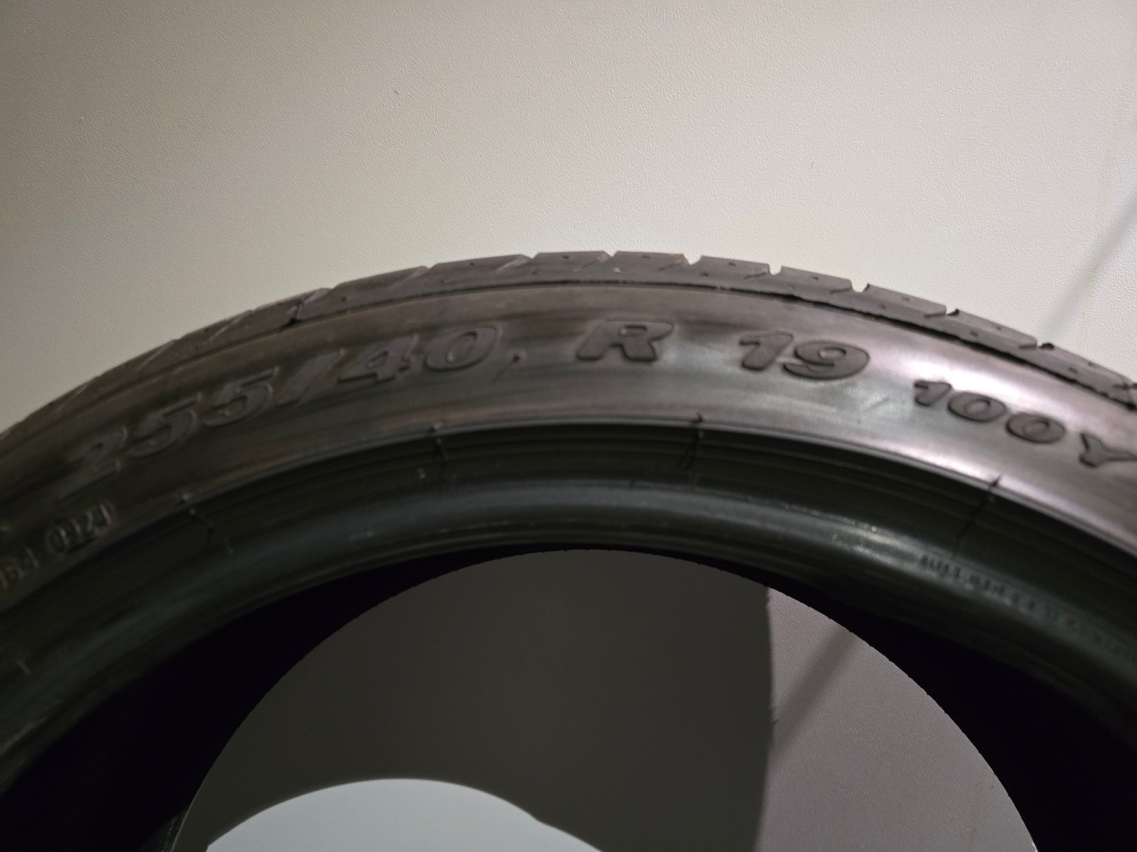 Summer tires 255 40 19 100 Y XL TL (AO) PZERO Pirelli