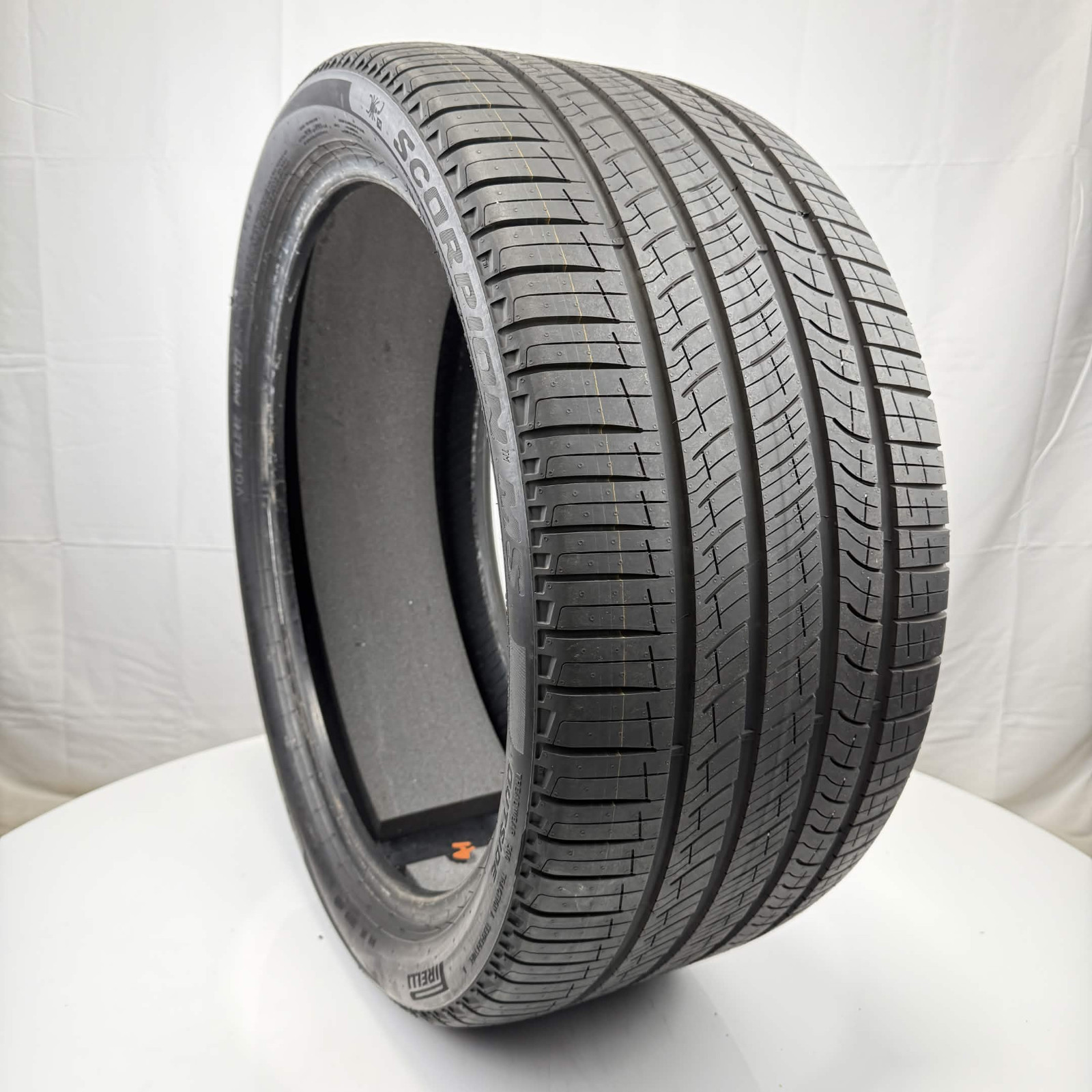 Used HL 295/35R22 Pirelli Scorpion MS VOL Elect PNCS 111H 8.5/32 (DOT 25)