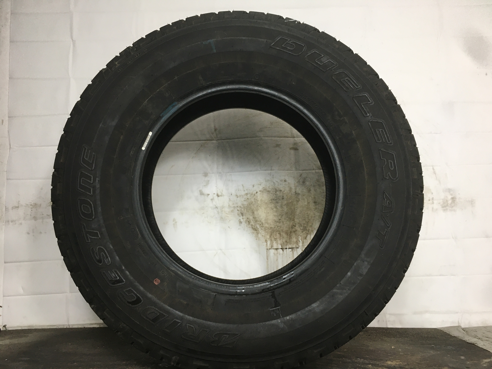 [1] Bridgestone Dueler A/T RH-S P255/75R17 255 75 17 Tire 9.5-9.75/32