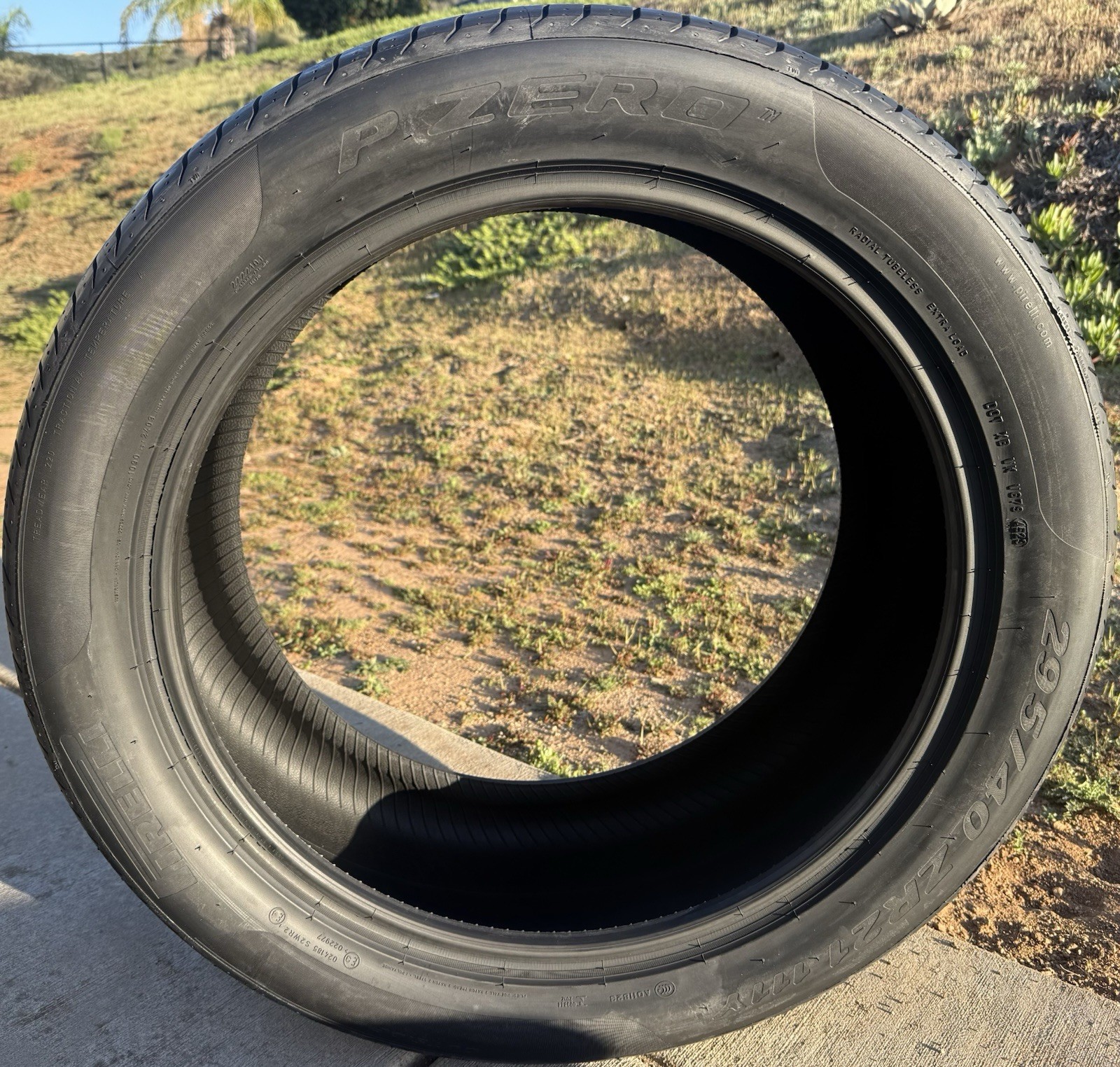 Set of TWO BRAND NEW 295/40ZR21 111Y Pirelli P Zero Tires 2954021