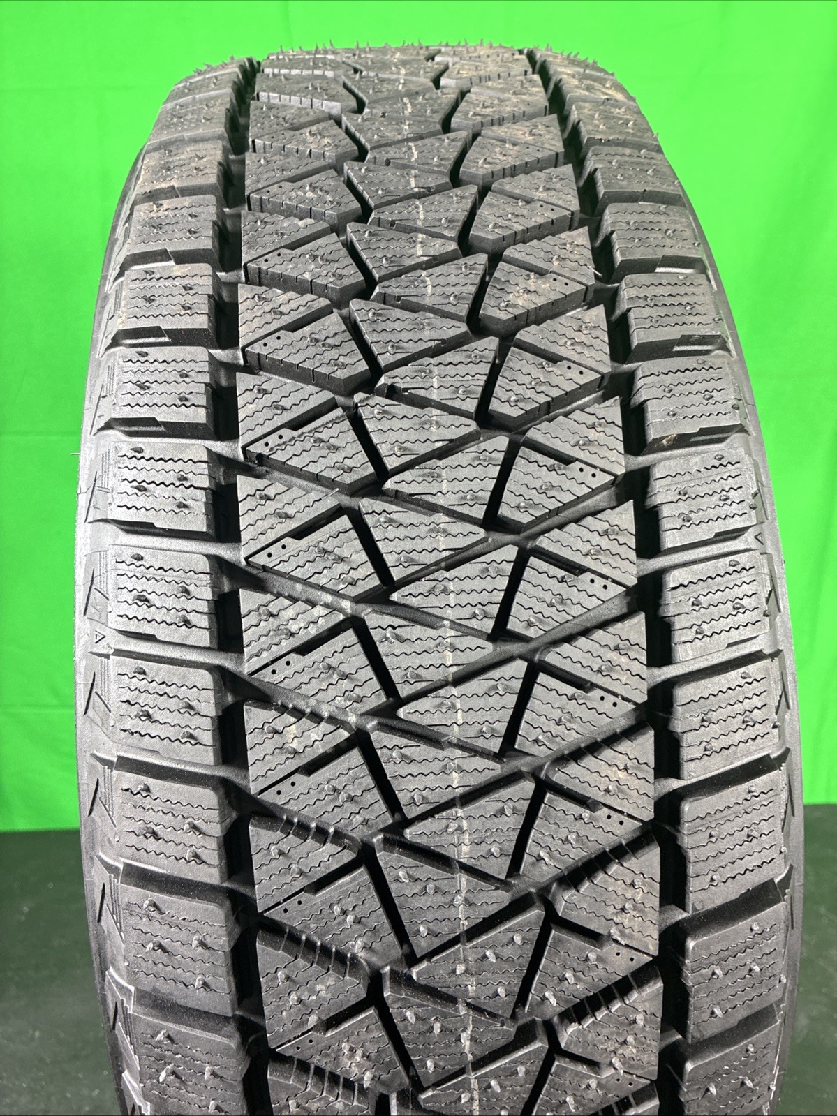 Single,Used-245/60R18 Bridgestone Blizzak DM-v2 105S 10/32 DOT 0218