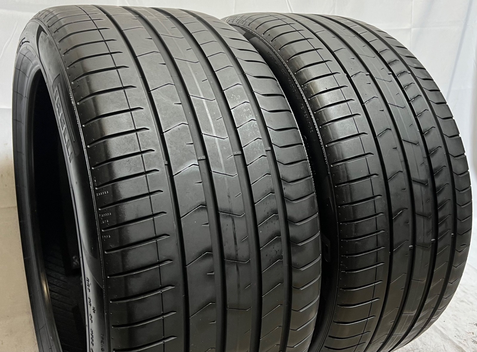 2 – TAKEOFF 305/35ZR21 XL (109Y) Pirelli P Zero PZ4 PNCS (B) Bentley – 4058