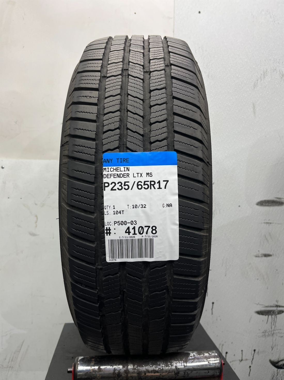 1 Used P235/65R17 Michelin Defender LTX MS 104 T – 10/32