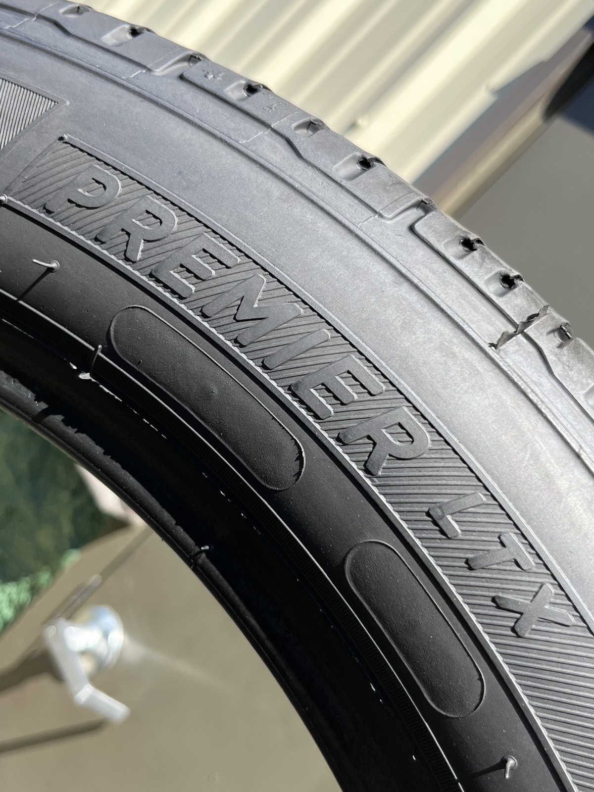 1 Tire Michelin Premier LTX 235/55R20 102V DOT.1825 7.5/32