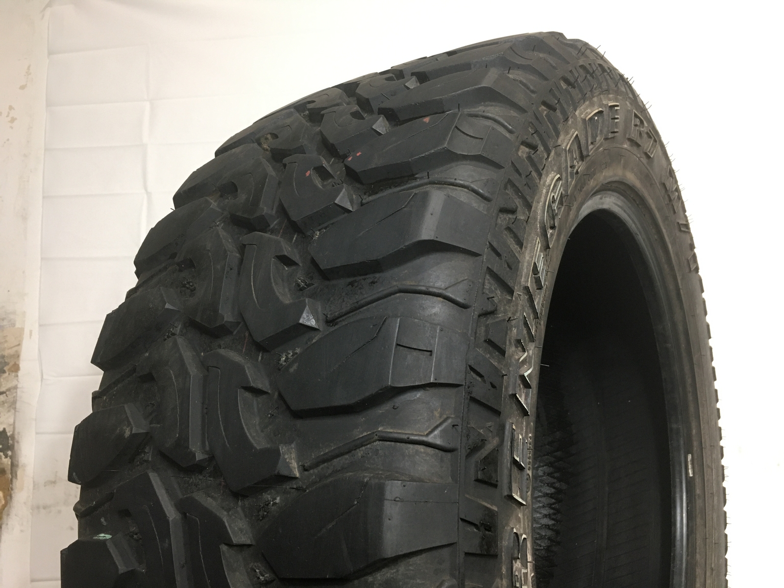 Radar Renegade R7 M/T Load E OWL LT37/13.50R22 37 13.5 22 Tire 15.0-16.0/32