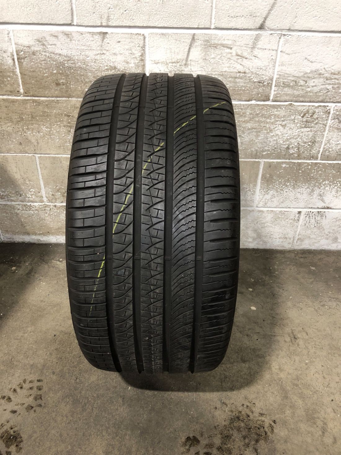 1x P315/35R22 Pirelli Scorpion Zero All Season NCO 8/32 111 V Used Tire 3153522