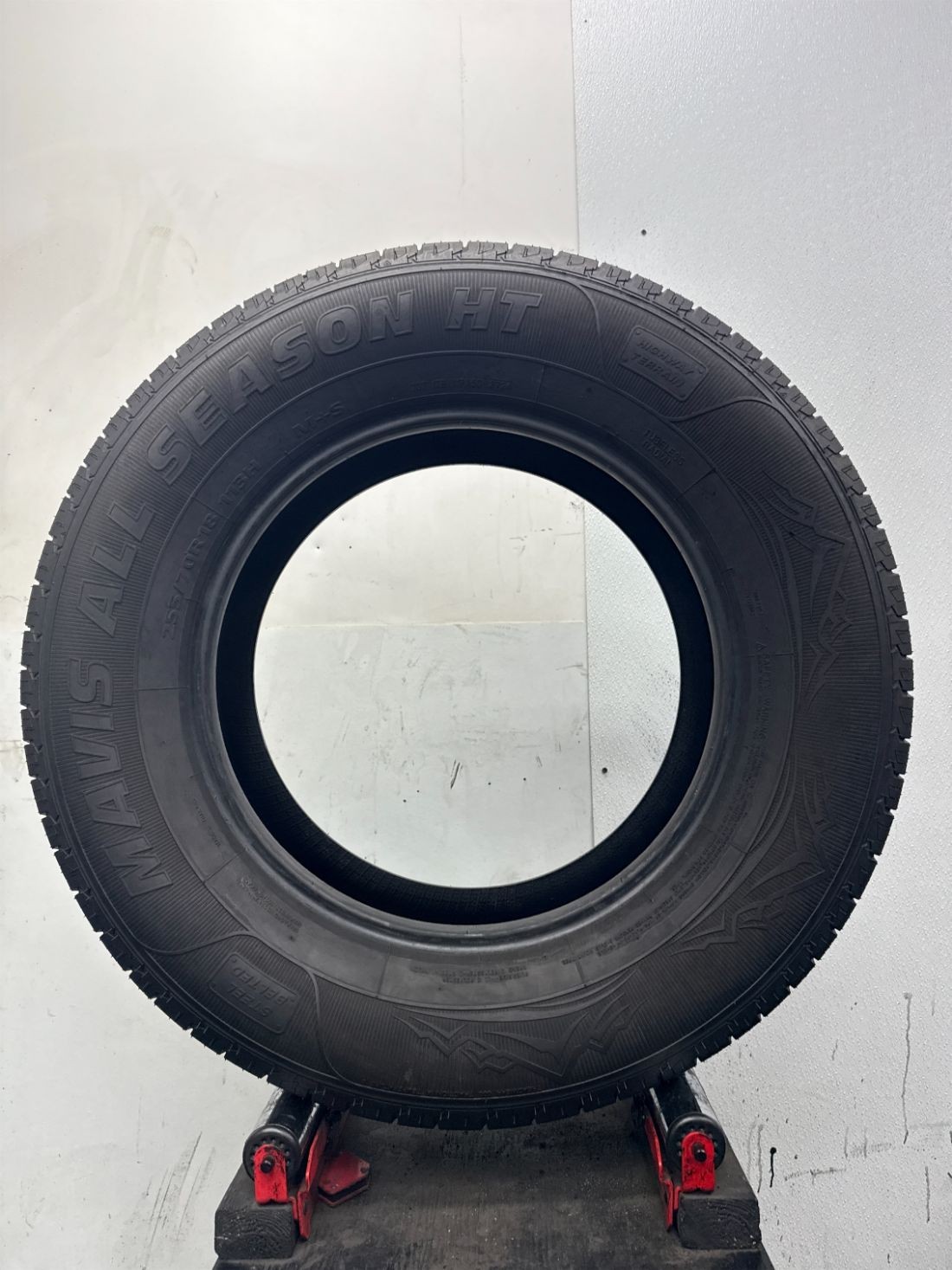 1 Used P255/70R18 Mavis All Season HT 113 H – 9/32