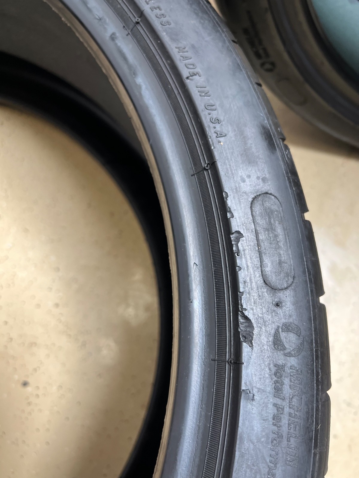 2 – NICE 235/35ZR20 XL (92Y) Michelin Pilot Sport 4 S Acoustic (T0) Tesla – 5026