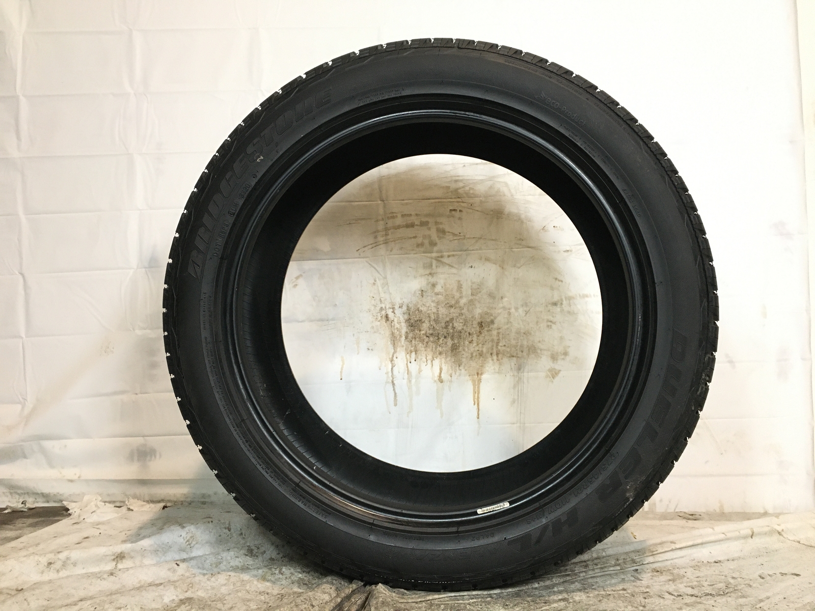 [1] Bridgestone Dueler H/L Alenza Plus P275/40R21 275 40 21 Tire 10.5-10.75/32